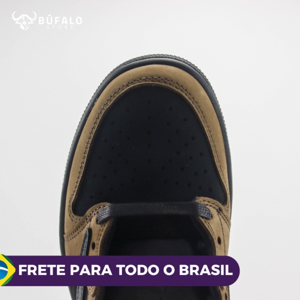 TÊNIS TRAVIS SCOTT X AIR JORDAN 1 LOW OG VELVET BROWN (EM COURO) - Imagem 4