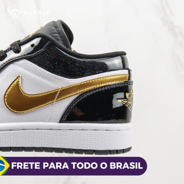 TÊNIS AIR JORDAN 1 LOW SE GOLD TOE (EM COURO) - Imagem 4