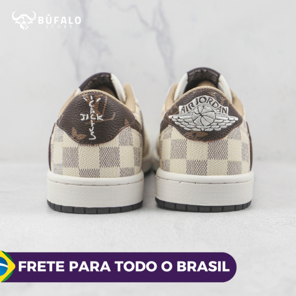 TÊNIS AIR JORDAN 1 LOW X LOUIS VUITTON X TRAVIS SCOTT WHITE (EM COURO) - Imagem 3