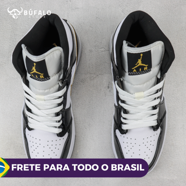 TÊNIS AIR JORDAN 1 MID SE BLACK METALIC GOLD (EM COURO) - Imagem 2