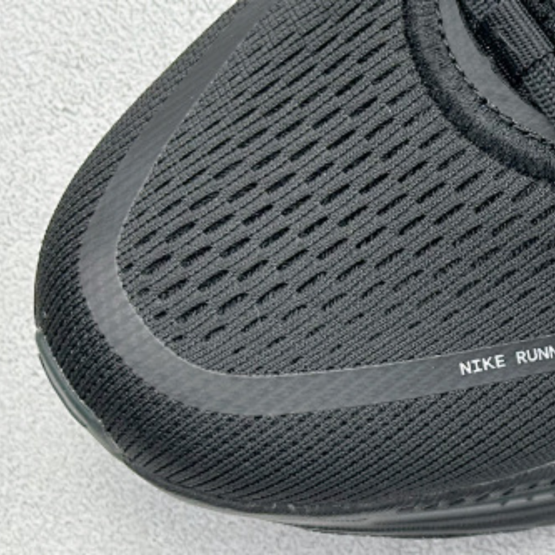 Nike ZoomX Invincible Run Flyknit 3 na versão Triple Black - Imagem 2